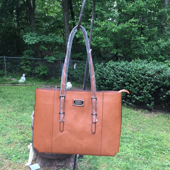 zyson Handbags - 🌟 3X Host Pick🌟 Vegan leather laptop bag